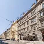 Blueground Holesovice View Nr Vltava Prg-51 Apartamento Praga
